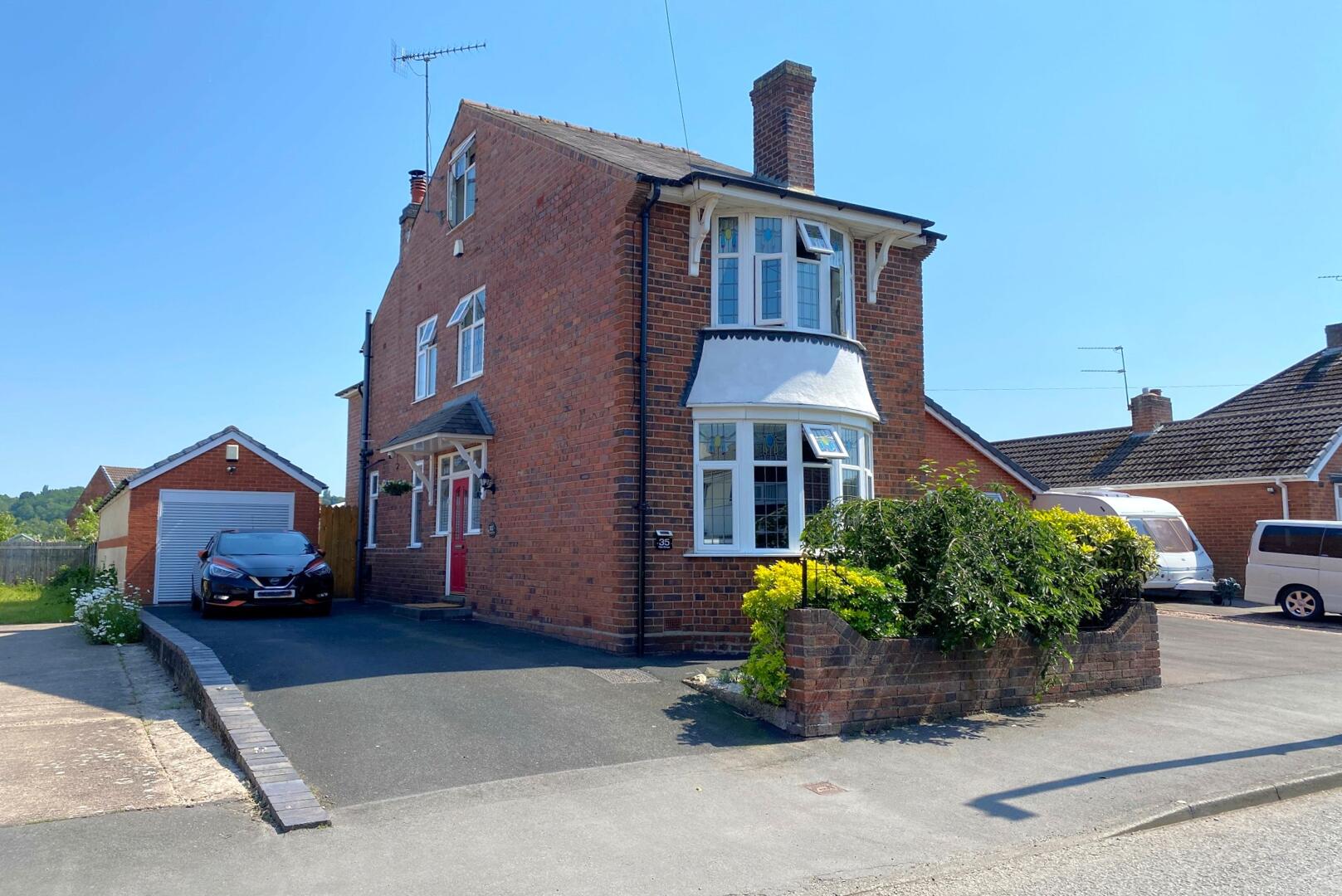 3 bed property in New Street, Brierley Hill